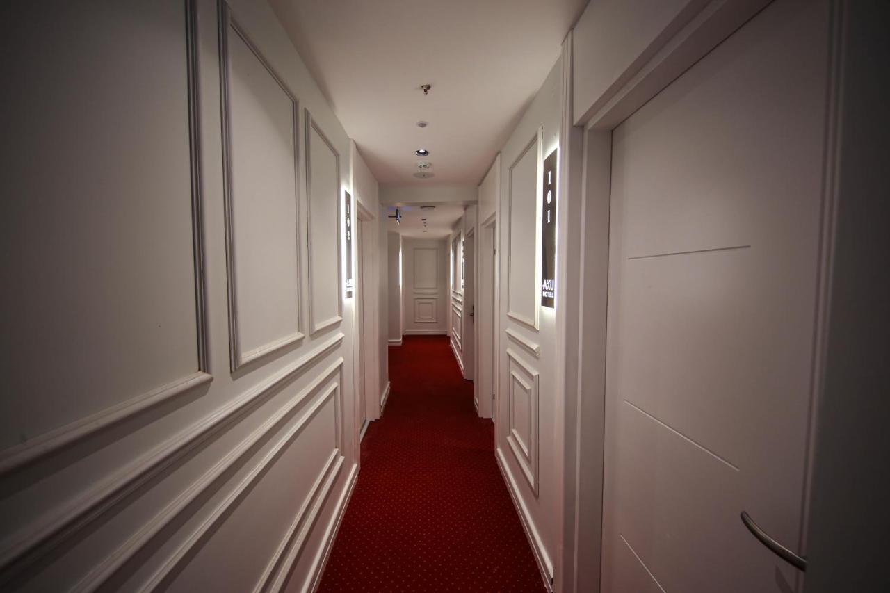 Axu Airport Hotel Arnavutkoy Esterno foto A corridor at the hotel