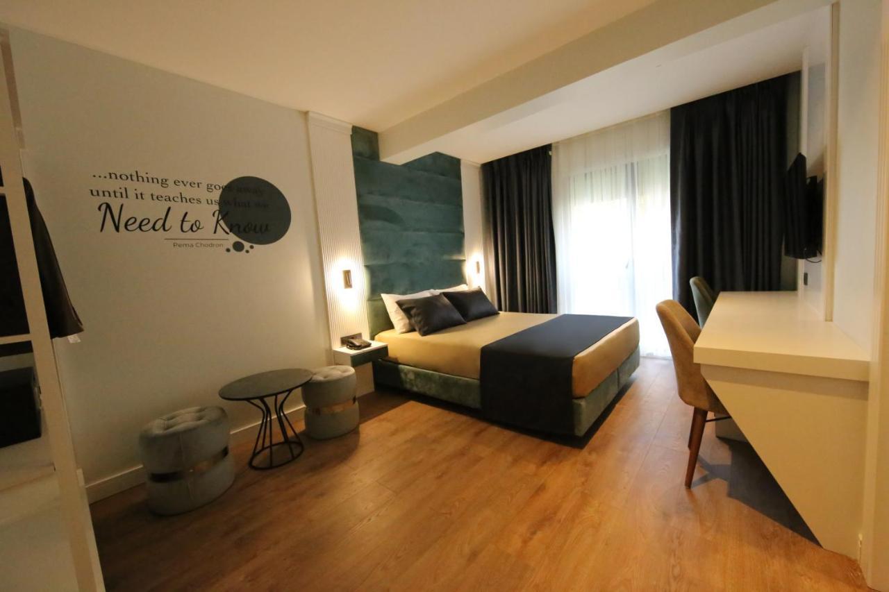 Axu Airport Hotel Arnavutkoy Esterno foto A room at the hotel