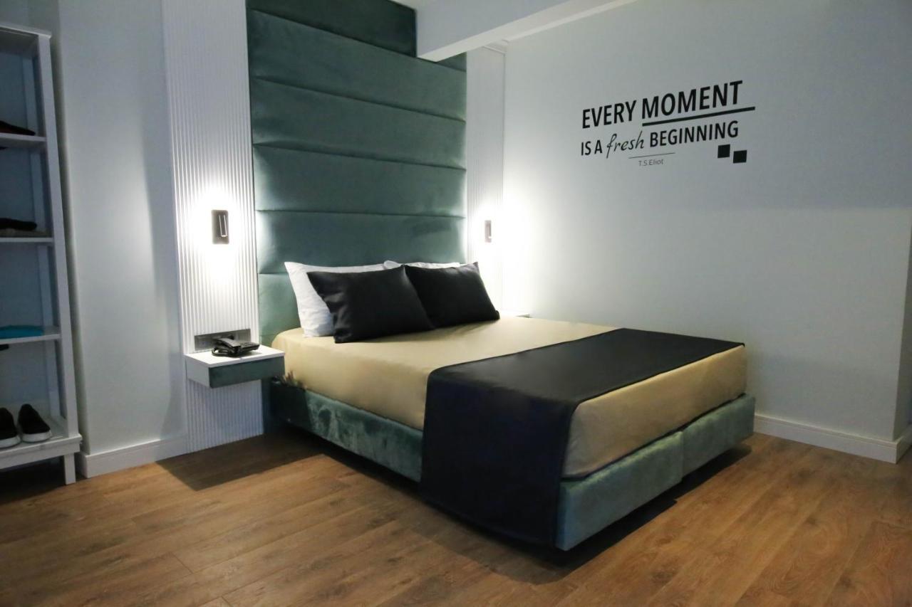Axu Airport Hotel Arnavutkoy Esterno foto A bedroom at the hotel