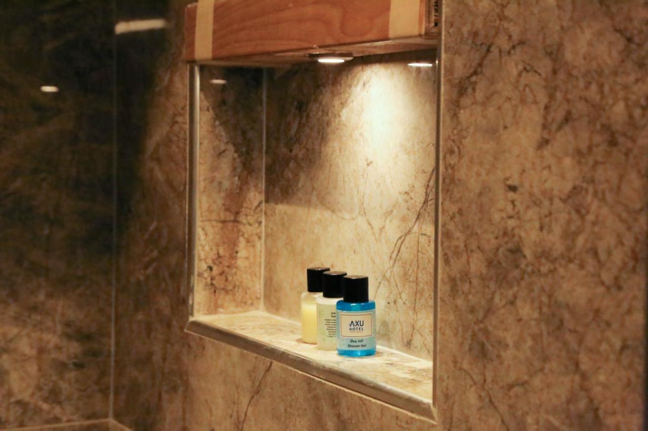 Axu Airport Hotel Arnavutkoy Esterno foto A niche in a shower