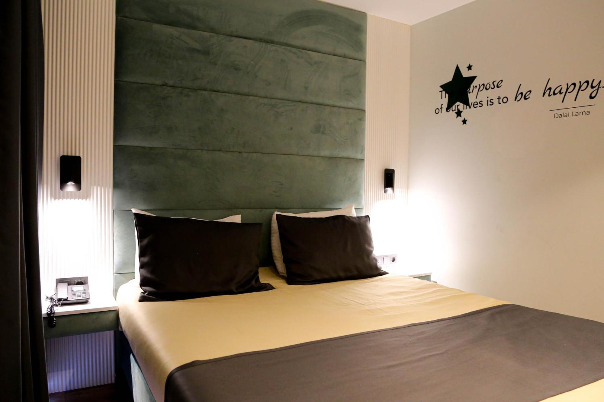Axu Airport Hotel Arnavutkoy Esterno foto A room at the hotel