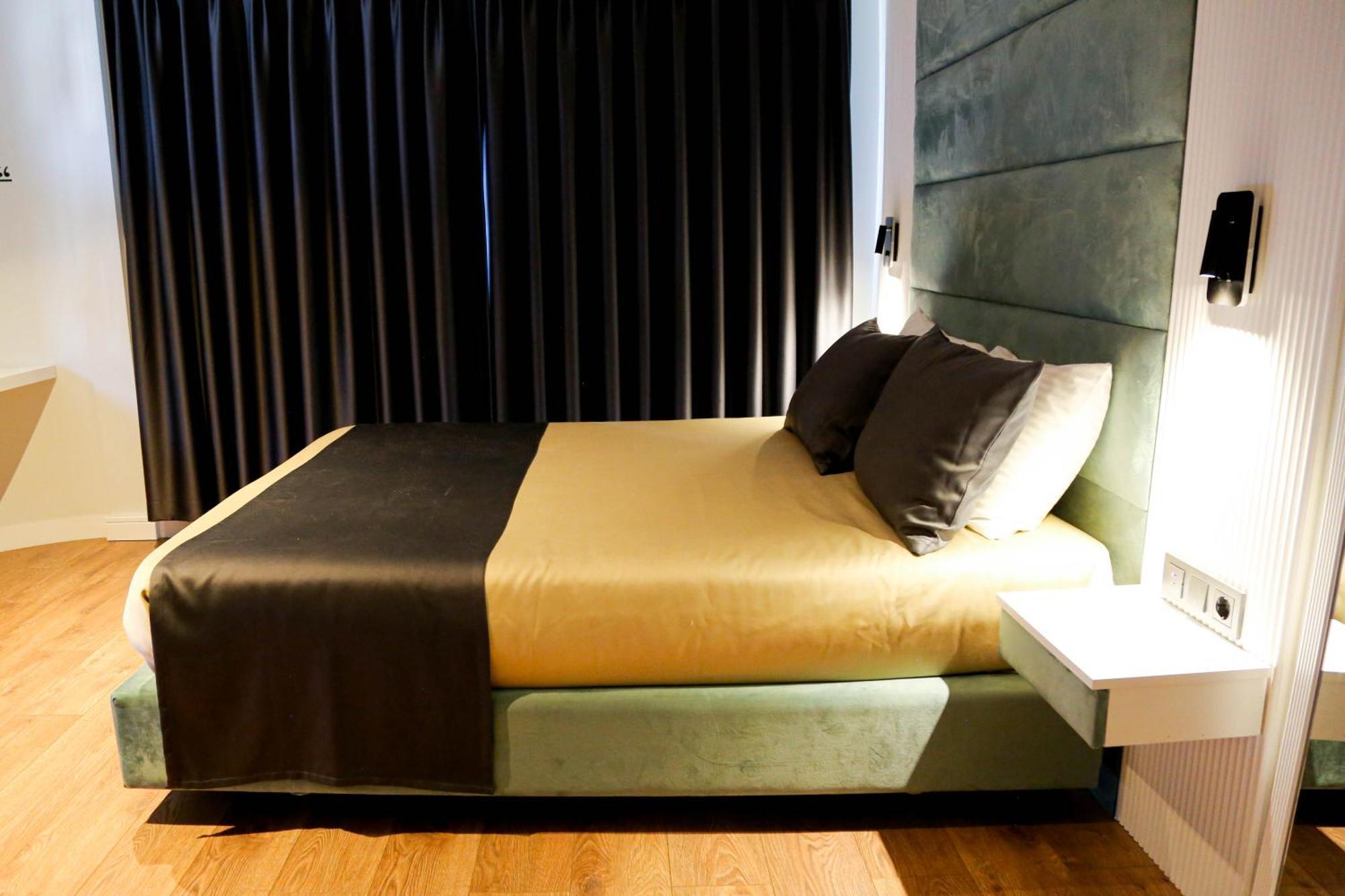 Axu Airport Hotel Arnavutkoy Esterno foto A bed