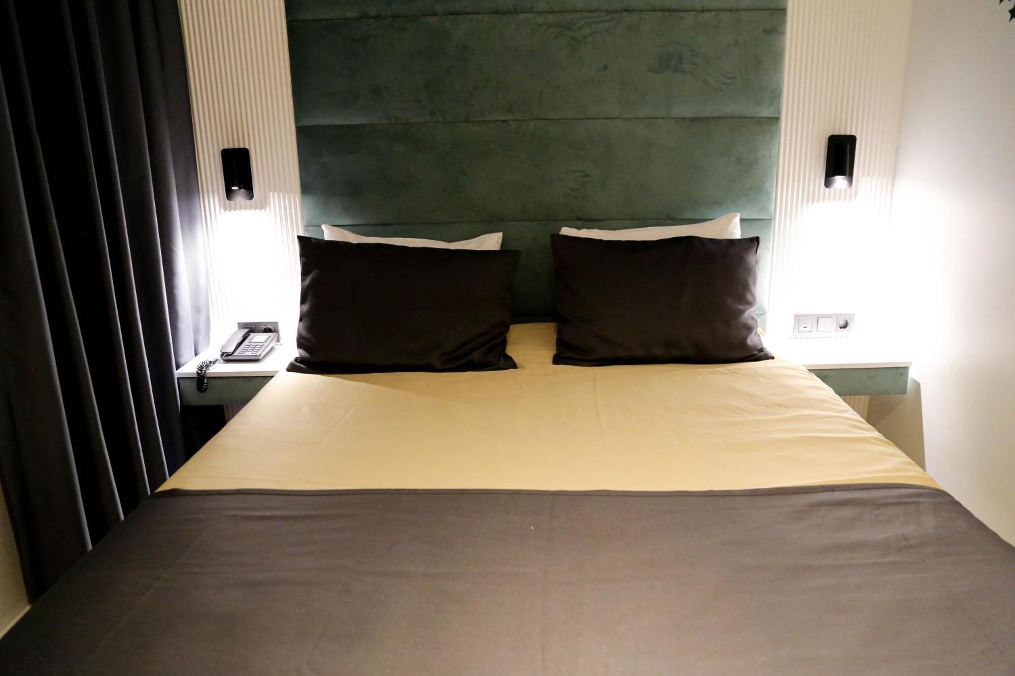 Axu Airport Hotel Arnavutkoy Esterno foto A bed