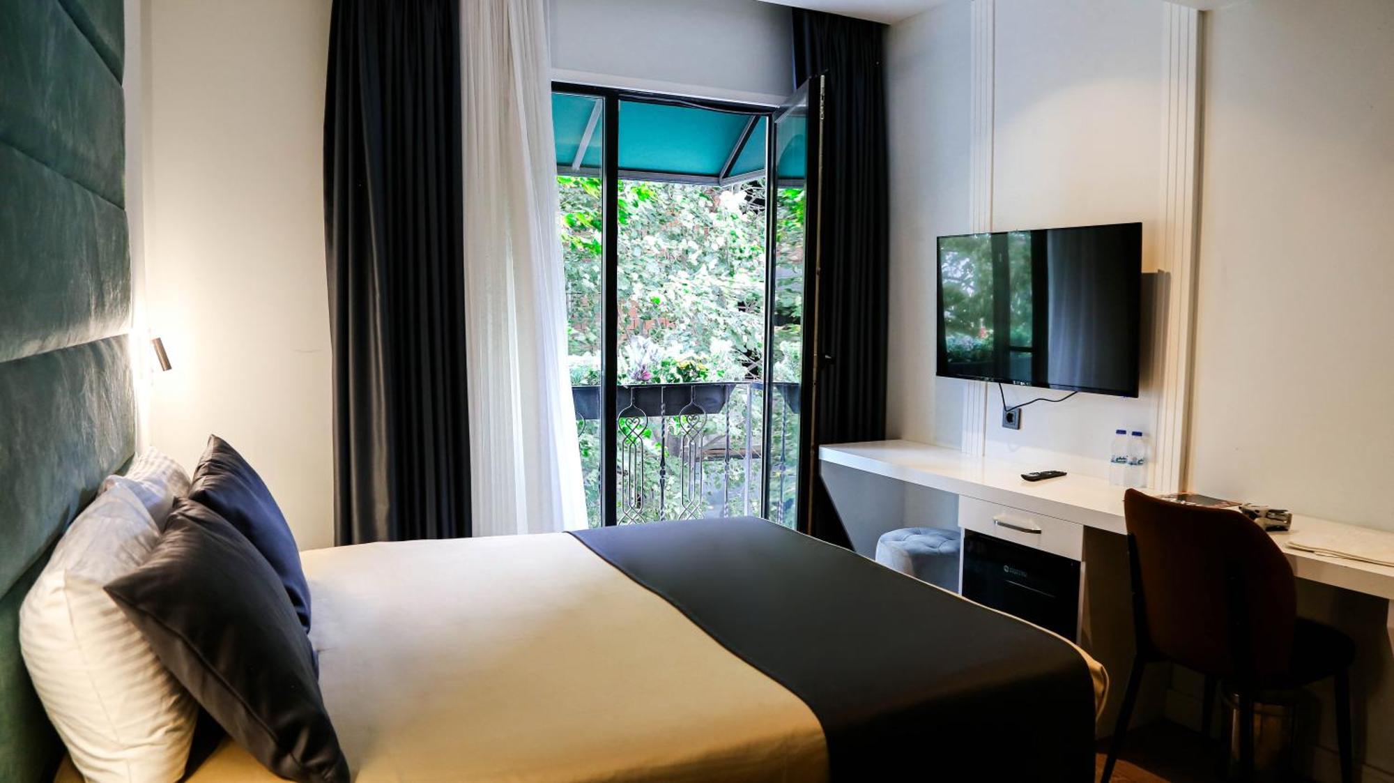 Axu Airport Hotel Arnavutkoy Esterno foto A room at the hotel
